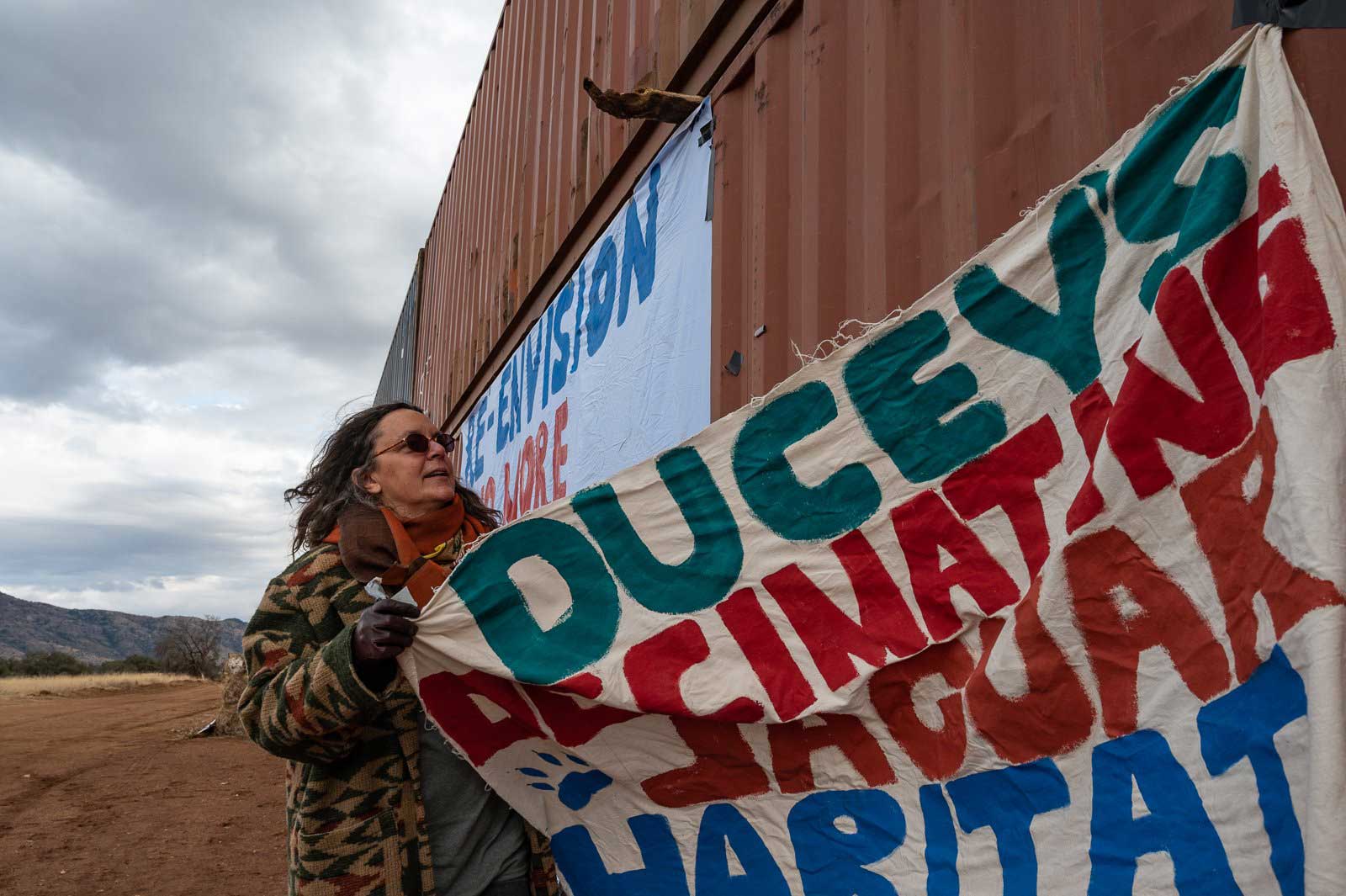 container-wall-protest-1600-1065